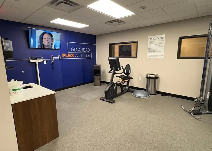 Holiday Inn Express & Suites Raleigh West - Lenovo Center By Ihg